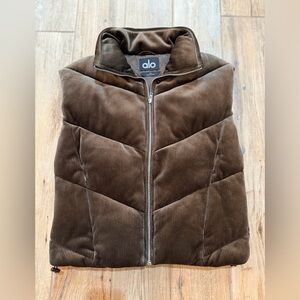 NWOT Alo Yoga Ribbed Velour Mountain Side Puffer Vest